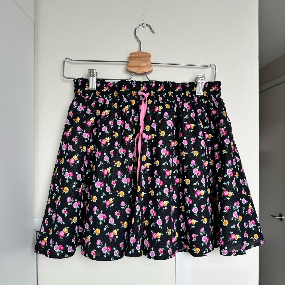 Unique Vintage Black Floral Skater Skort - Picture 2 of 9